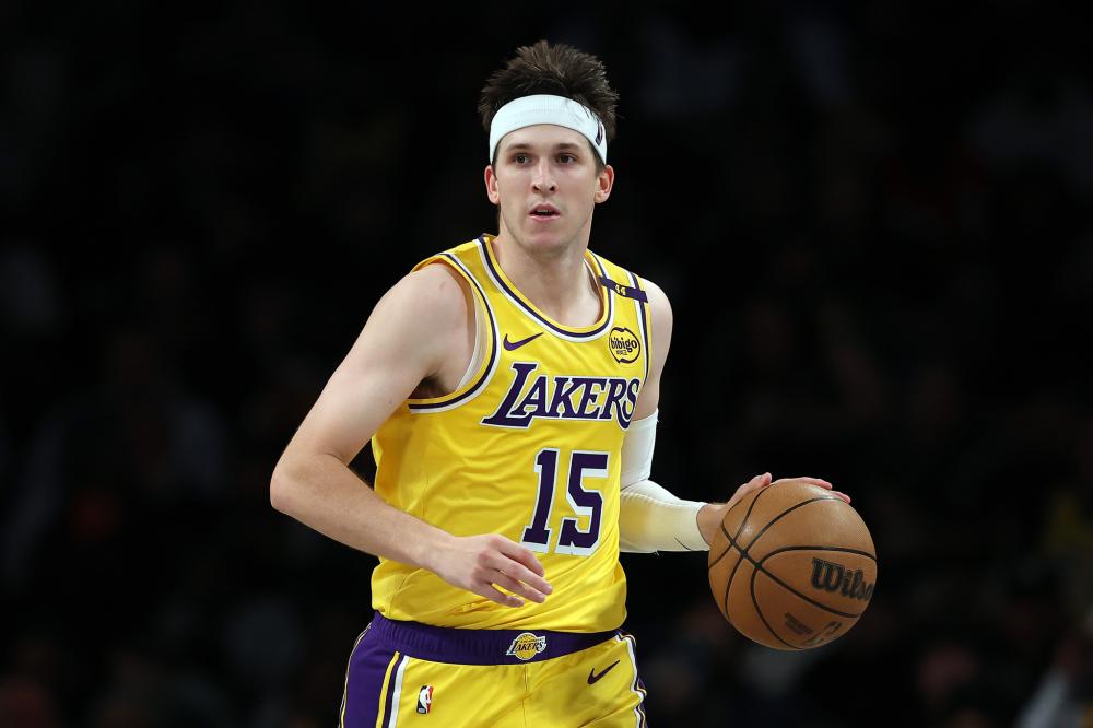 前场两名速 前场两名速